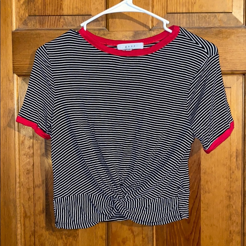 Black & white striped cropped T-shirt w red trim